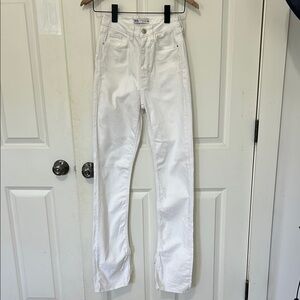 Zara White Straight Leg Jeans size 2 inseam 31“